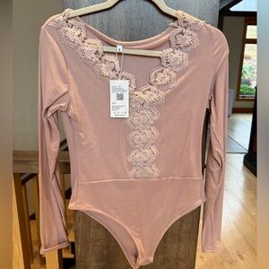 Women’s Elegant Lace-Trimmed Pink Bodysuit, NWT